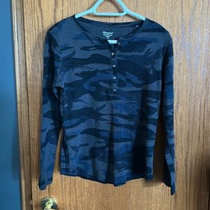 Segments ladies blue camo t-shirt, size large, not worn.